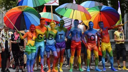 Die Regenbogen Crew der AHF auf dem CSD Frankfurt 2018