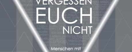 Plakat_ Gedenktag_ 2023_01_27 Grauer Hintergrund, hellgraues Dreieck "Wir vergessen euch nicht"