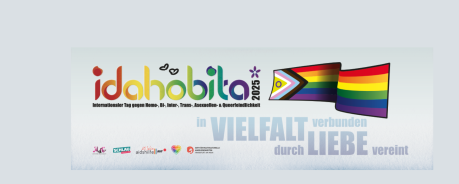 Buntes Bild mit mehreren Schriftzügen und Logos