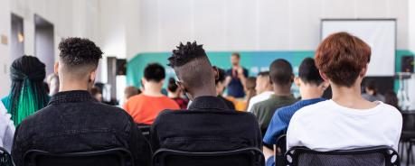 Schulen und junge Erwachsene