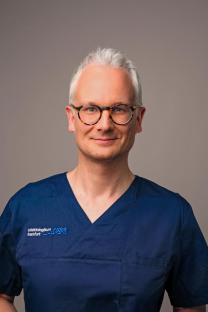 Dr. med. Philip de Leuw Person lächelt in Kamera