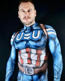 Person in Kost&uuml;m