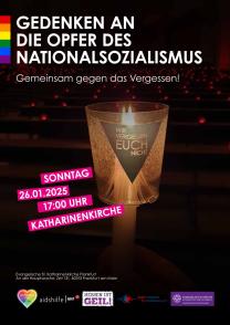 Gedenktag 2025 RBC Schwarzer Hintergrund, Kerzenschein und Aufschrift "Wir vergessen euch nicht"