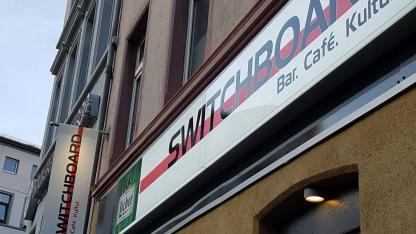 Switchboard Schild Au&szlig;enfassade